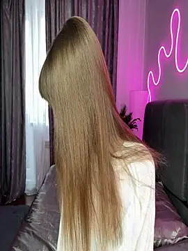 Moonliiine online show from December 16, 2025, 5:56 am