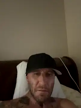 Snapshot of MILEHIGH711 chatting on December 17, 2025, 8:09 am MILEHIGH711 online show from December 17, 2025, 8:09 am