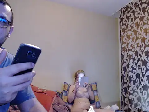 yunis32 online show from January 28, 2025, 8:04 pm