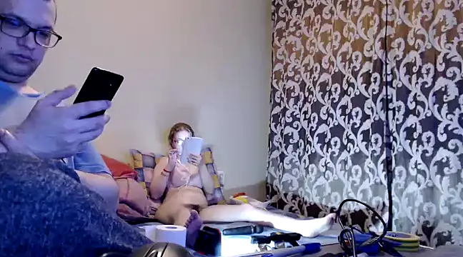 yunis32 online show from March 3, 2025, 6:44 pm