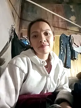 Snapshot of Andrea-688 chatting on February 4, 2026, 10:36 pm Andrea-688 online show from February 4, 2026, 10:36 pm