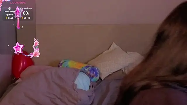 Snapshot of Holly__Bush chatting on February 20, 2026, 3:23 pm Holly Bush online show from February 20, 2026, 3:23 pm