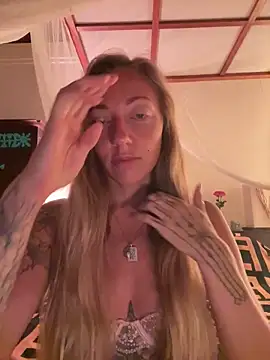 Snapshot of OpheliaRoxx chatting on February 15, 2026, 10:39 pm OpheliaRoxx online show from February 15, 2026, 10:39 pm