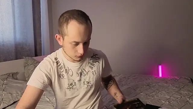 Pearl couple online show from February 10, 2026, 9:02 am