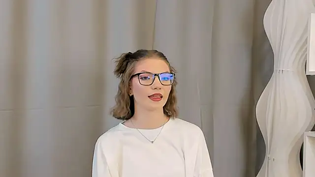 JeaneneWoltz online show from December 19, 2025, 9:05 am