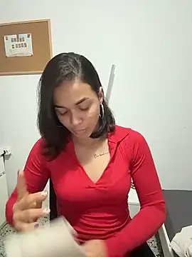 MiaMorenoo online show from January 13, 2026, 4:01 pm