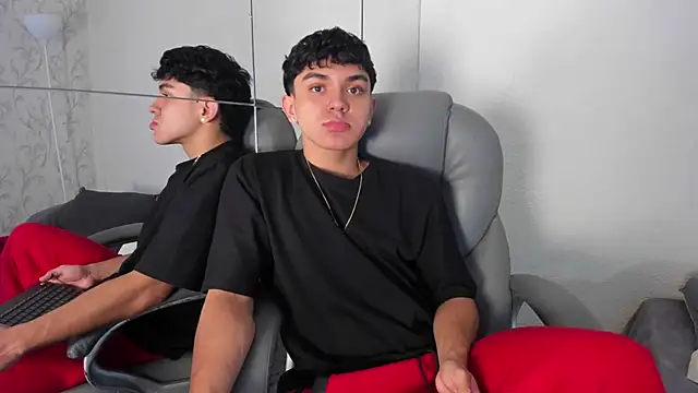  TaylorBlack online show from April 14, 2026, 11:49 am