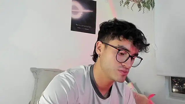 Snapshot of charlie_dicker chatting on December 17, 2025, 11:55 pm charlie dicker online show from December 17, 2025, 11:55 pm