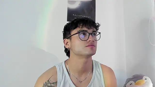 Snapshot of charlie_dicker chatting on December 20, 2025, 10:28 pm charlie dicker online show from December 20, 2025, 10:28 pm