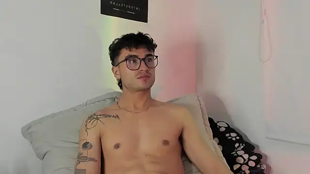 Snapshot of charlie_dicker chatting on January 7, 2026, 4:26 am charlie dicker online show from January 7, 2026, 4:26 am