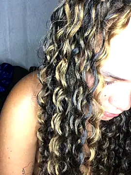 Geelalmeida online show from December 19, 2025, 2:07 am