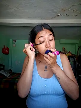 Snapshot of AnnaBliss- chatting on December 16, 2025, 2:33 pm AnnaBliss- online show from December 16, 2025, 2:33 pm