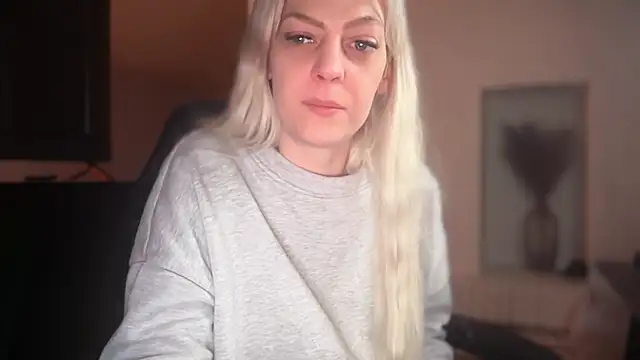 Snapshot of Melina_Diamond chatting on January 11, 2026, 6:35 pm Melina Diamond online show from January 11, 2026, 6:35 pm