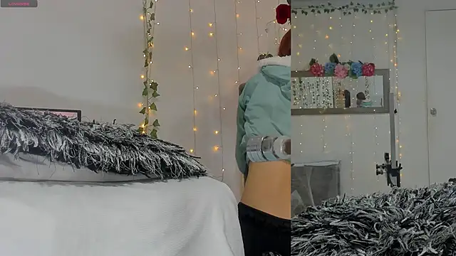 Sweet  Little   online show from January 13, 2026, 12:38 am