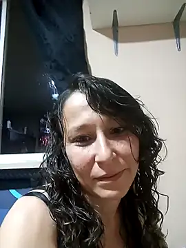 Snapshot of riquimona chatting on December 16, 2025, 12:15 am riquimona online show from December 16, 2025, 12:15 am