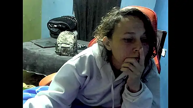 Snapshot of riquimona chatting on February 24, 2026, 1:36 am riquimona online show from February 24, 2026, 1:36 am