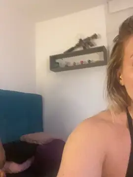 Snapshot of Natalia_Fit chatting on April 18, 2026, 5:11 am Natalia Fit online show from April 18, 2026, 5:11 am
