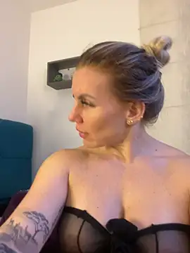Snapshot of Natalia_Fit chatting on April 30, 2026, 5:14 am Natalia Fit online show from April 30, 2026, 5:14 am
