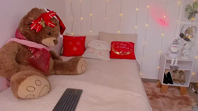 Lily Hiill7 online show from December 17, 2025, 6:36 pm