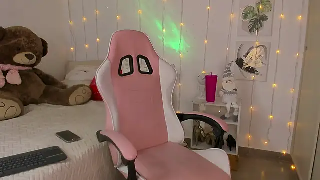 Lily Hiill7 online show from January 5, 2026, 6:33 pm