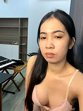 LINAA-KUTE online show from December 17, 2025, 6:03 pm