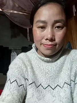 Snapshot of Chloe-ee chatting on December 19, 2025, 3:24 am Chloe-ee online show from December 19, 2025, 3:24 am