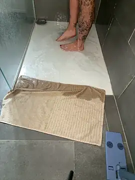 Snapshot of Klarry69 chatting on April 13, 2026, 9:37 am Klarry69 online show from April 13, 2026, 9:37 am