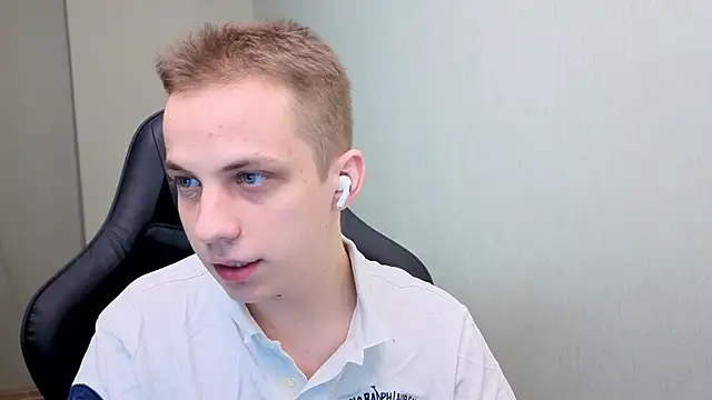 Snapshot of Markooaa chatting on April 1, 2026, 9:56 pm Markooaa online show from April 1, 2026, 9:56 pm