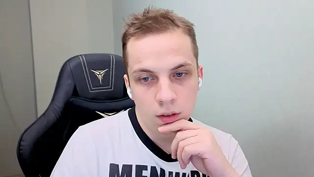 Snapshot of Markooaa chatting on April 15, 2026, 7:21 pm Markooaa online show from April 15, 2026, 7:21 pm