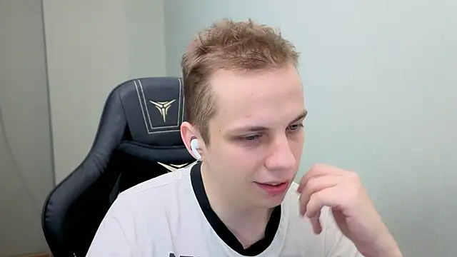 Snapshot of Markooaa chatting on April 15, 2026, 7:58 pm Markooaa online show from April 15, 2026, 7:58 pm