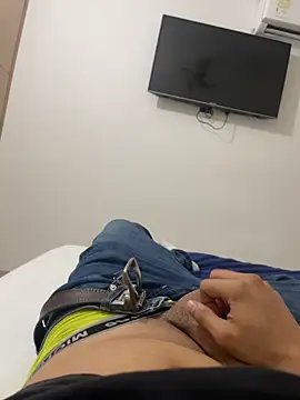 Snapshot of HotWhisper22 chatting on February 11, 2026, 5:40 pm HotWhisper22 online show from February 11, 2026, 5:40 pm