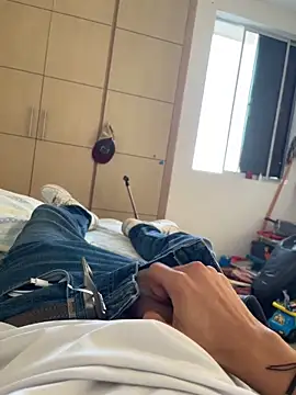 Snapshot of HotWhisper22 chatting on February 12, 2026, 12:00 pm HotWhisper22 online show from February 12, 2026, 12:00 pm