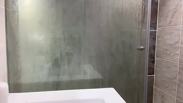 HotWhisper22 online show from April 9, 2026, 8:47 pm