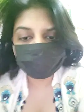 Snapshot of love_bitessss chatting on January 8, 2026, 8:38 am love bitessss online show from January 8, 2026, 8:38 am