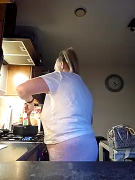 Snapshot of theblondecocklover chatting on January 15, 2026, 4:22 pm theblondecocklover online show from January 15, 2026, 4:22 pm