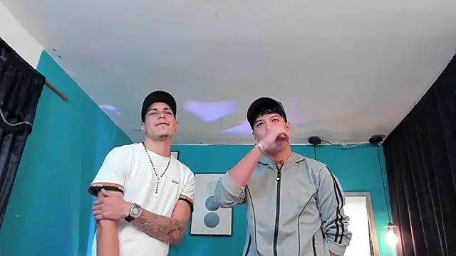 Snapshot of Oficial_KingOfHeavens chatting on December 20, 2025, 9:33 pm Oficial KingOfHeavens online show from December 20, 2025, 9:33 pm