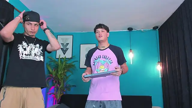 Snapshot of Oficial_KingOfHeavens chatting on December 21, 2025, 9:22 pm Oficial KingOfHeavens online show from December 21, 2025, 9:22 pm