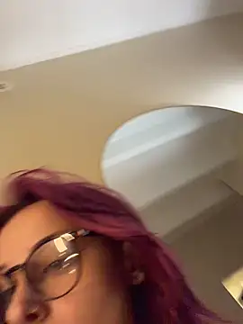 Snapshot of itscleomoon chatting on April 10, 2026, 9:41 pm itscleomoon online show from April 10, 2026, 9:41 pm