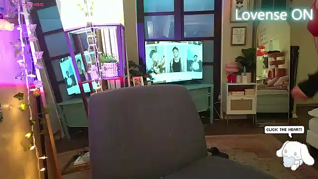 Snapshot of itscleomoon chatting on April 13, 2026, 5:07 pm itscleomoon online show from April 13, 2026, 5:07 pm