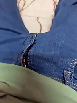 Snapshot of AqueousCrepe chatting on February 14, 2026, 12:57 pm AqueousCrepe online show from February 14, 2026, 12:57 pm