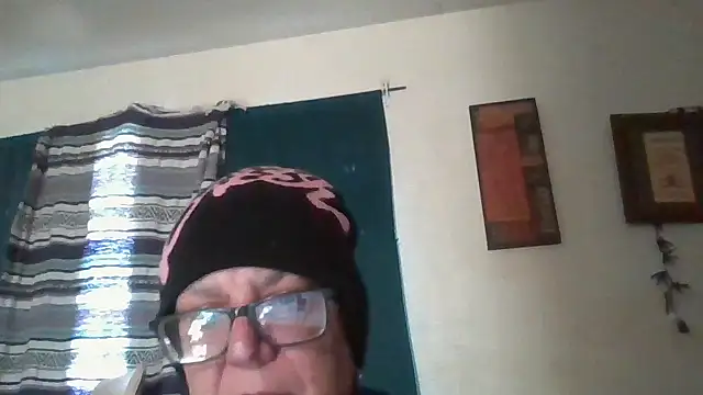 Snapshot of becky1111 chatting on April 22, 2026, 1:34 pm becky1111 online show from April 22, 2026, 1:34 pm