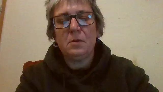Snapshot of becky1111 chatting on April 23, 2026, 4:24 am becky1111 online show from April 23, 2026, 4:24 am