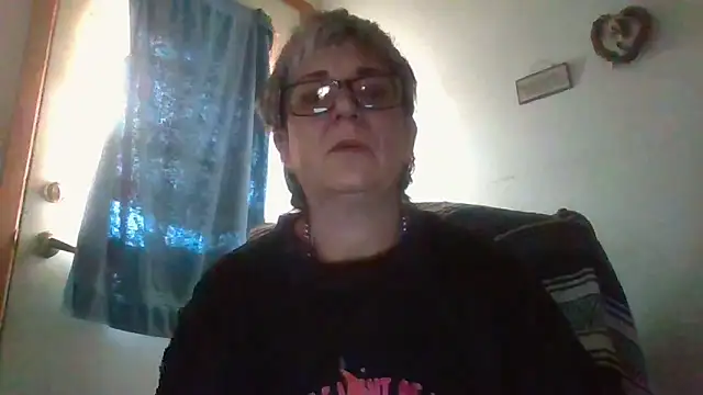 Snapshot of becky1111 chatting on May 12, 2026, 10:29 pm becky1111 online show from May 12, 2026, 10:29 pm