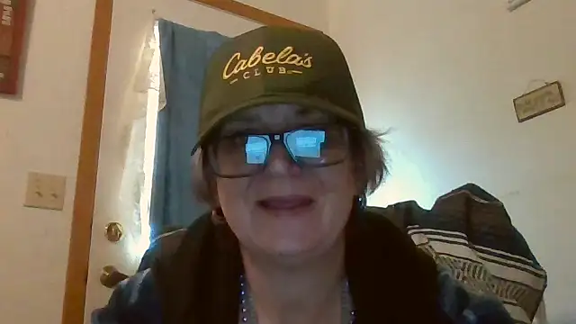 Snapshot of becky1111 chatting on May 14, 2026, 3:08 pm becky1111 online show from May 14, 2026, 3:08 pm