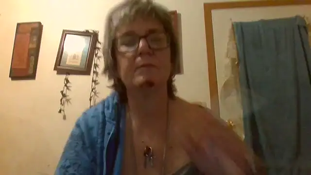 Snapshot of becky1111 chatting on May 29, 2026, 2:53 am becky1111 online show from May 29, 2026, 2:53 am