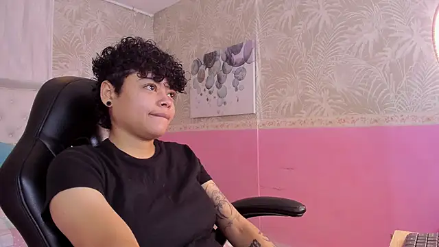 Sasha Venom online show from December 19, 2025, 1:07 pm