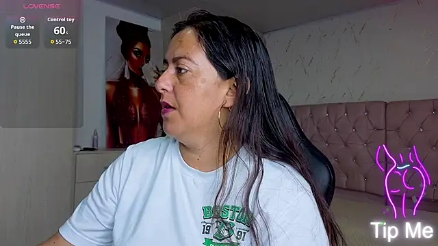 Snapshot of evelyn_harpeery chatting on February 21, 2026, 11:00 am evelyn harpeery online show from February 21, 2026, 11:00 am