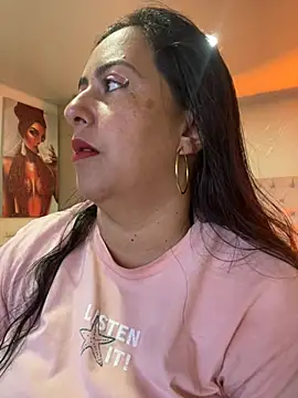 Snapshot of evelyn_harpeery chatting on July 15, 2026, 10:42 am evelyn harpeery online show from July 15, 2026, 10:42 am