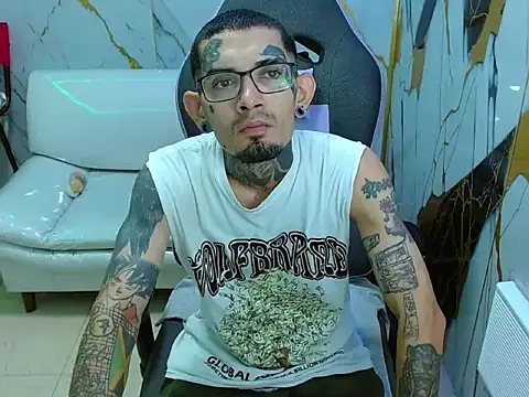 Boy tatto77 online show from April 22, 2026, 12:07 pm