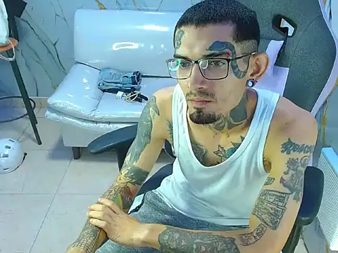 Snapshot of Boy_tatto77 chatting on April 25, 2026, 1:41 pm Boy tatto77 online show from April 25, 2026, 1:41 pm